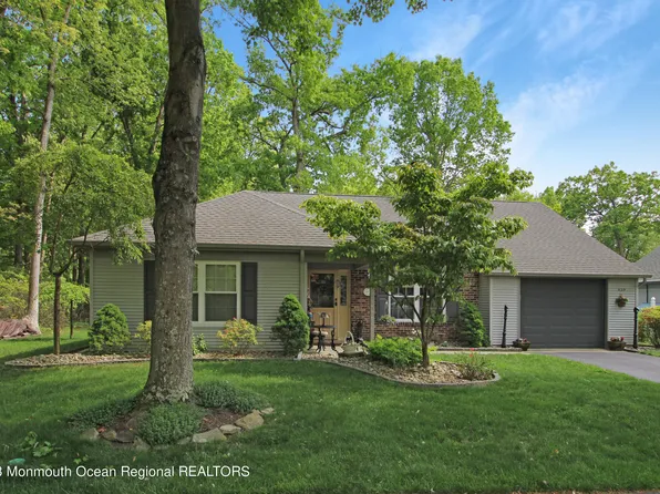 530 Petunia Lane N, Whiting, NJ 08759