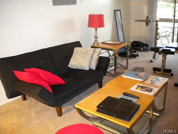 5th image of 304 Country Club Ln
