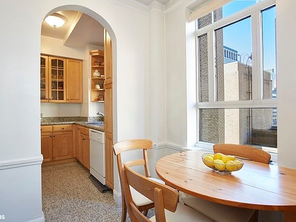 3rd image of 25 Central Park W APT 23K