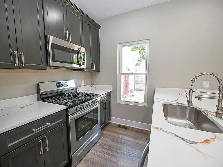 1307 W 65th St #2 — Photo 2