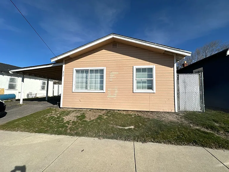317 Martin St — Photo 1