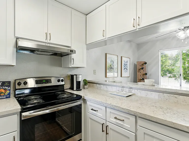 The Grove Luxury Apartments — Photo 10