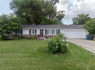 174 Old Farm Ln, Carpentersville, IL 60110