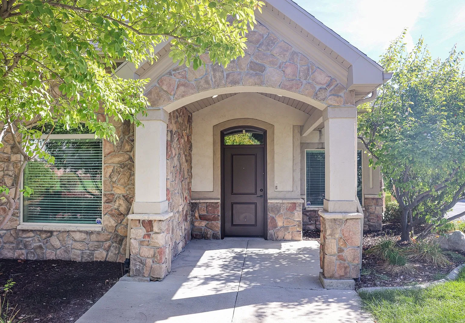 3 bed, 1576 sqft, $2,095 — Photo 3