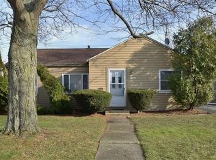 1137 Commonwealth Ave, Mayfield Heights, OH 44124