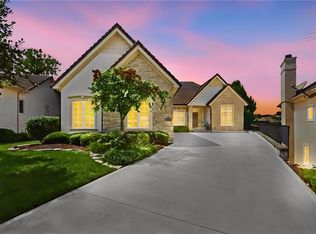 6605 Royal Ct, Parkville, MO 64152