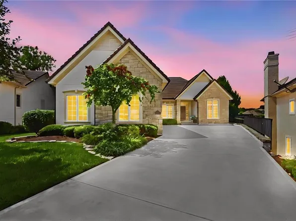 6605 Royal Ct, Parkville, MO 64152