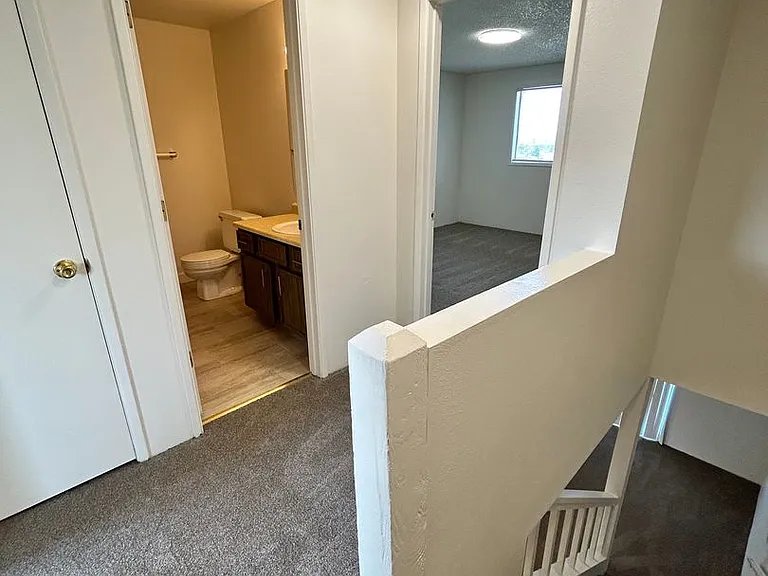 846 Homedale Rd — Photo 17