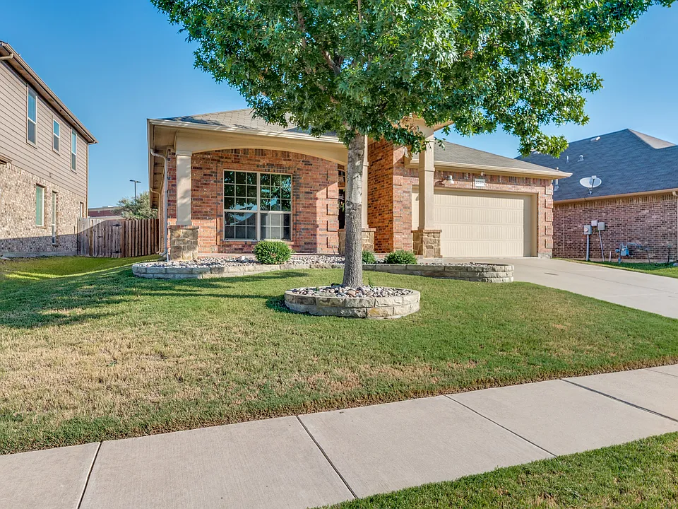 2033 Frosted Willow Ln