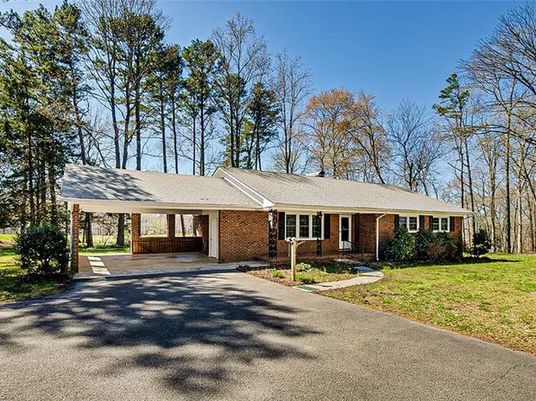 1911 N Moore Rd, Robbins, NC 27325