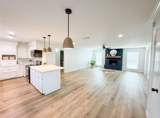 56 Greentree Ln, Conroe, TX 77304