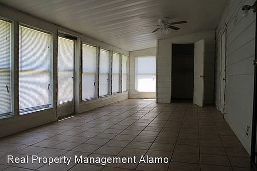 4th image of 2218 Greencrest Dr