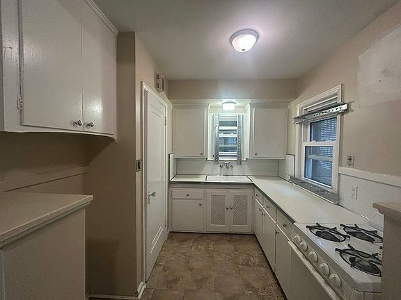 2nd image of 5290 University Pl