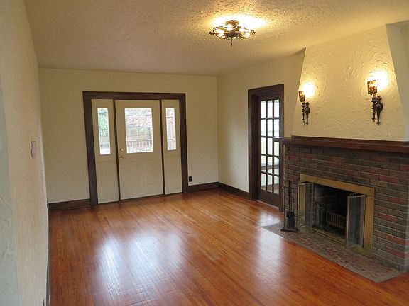 3rd image of 108 N Pearl St