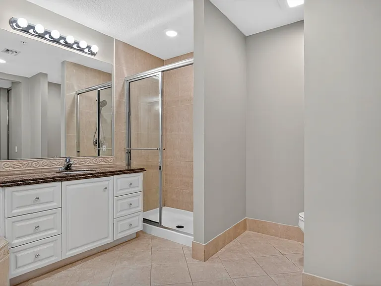 37 Harbour Isle Dr E #106 — Photo 23