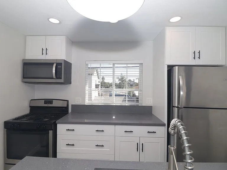 4239 Swift Ave — Photo 11