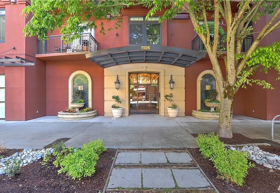 The coveted Villa Firenze condos house Bellevue's most discerning residents. Extremely well-managed boutique complex with only 30 residential units plus 2 great commercial businesses (acupuncturist and day spa) on the main floor.