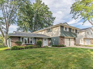 864 Pinehurst Ln, Schaumburg, IL 60193