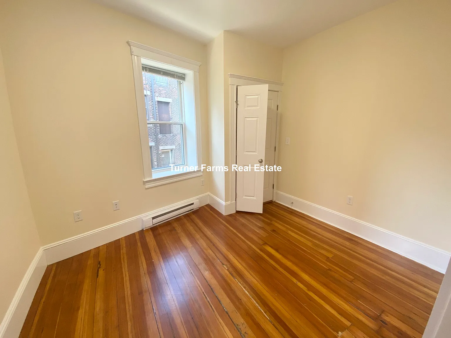 4 bed, 9999 sqft, $3,995 — Photo 4