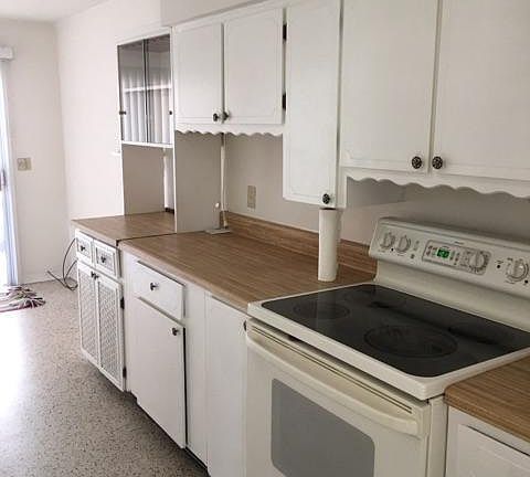 3rd image of 1721 Valencia Ave
