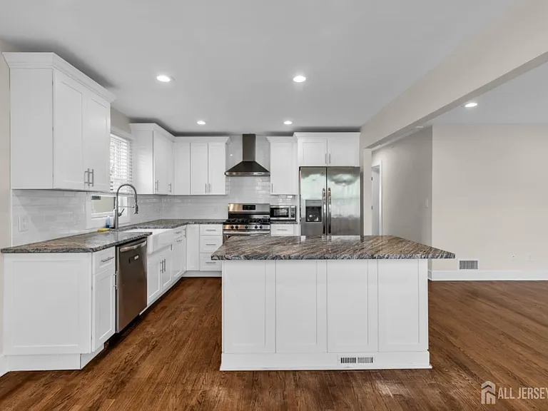 36 Van Buren Ave — Photo 10