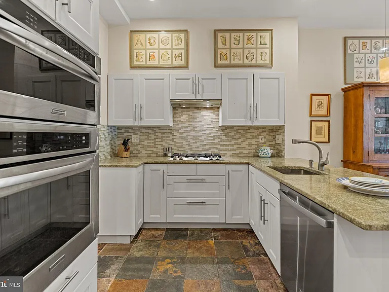 2426 I St NW — Photo 11