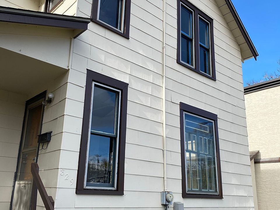 2nd image of 829 15th Ave SE #10673879