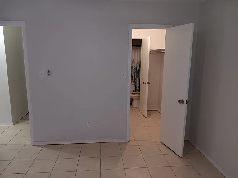 1612 Green Briar Pkwy #1 — Photo 6