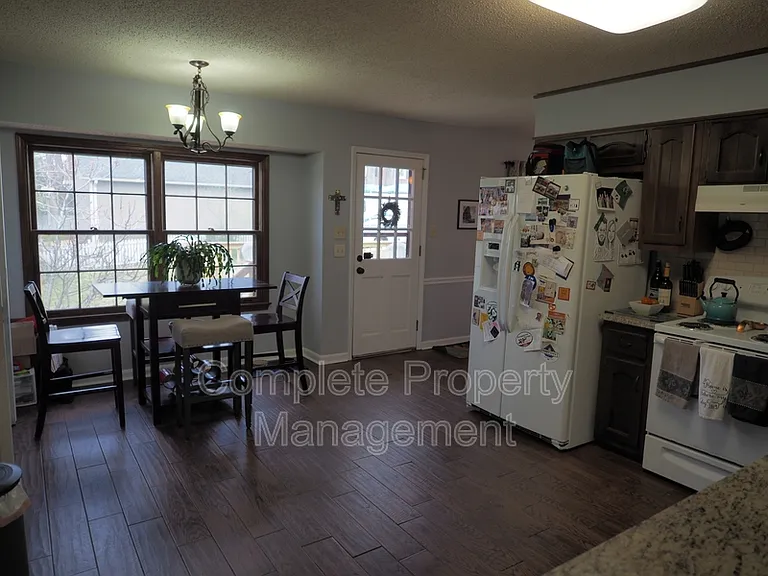 604 Farr Cir — Photo 3