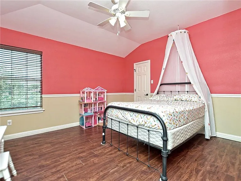 1802 Greenside Trl — Photo 14