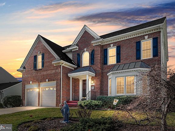 2nd image of 43945 Tavern Dr