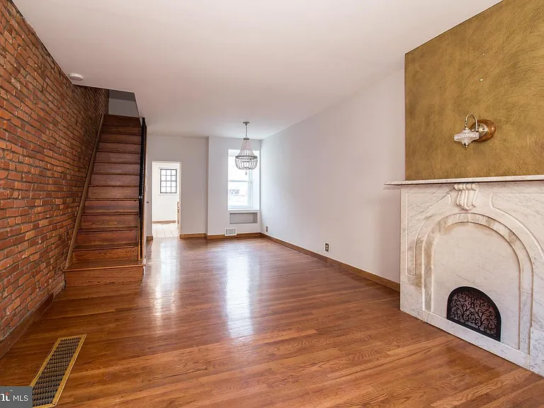 2430 Perot St — Photo 2