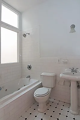 Rented by Perry Associates NYC Inc | media 36