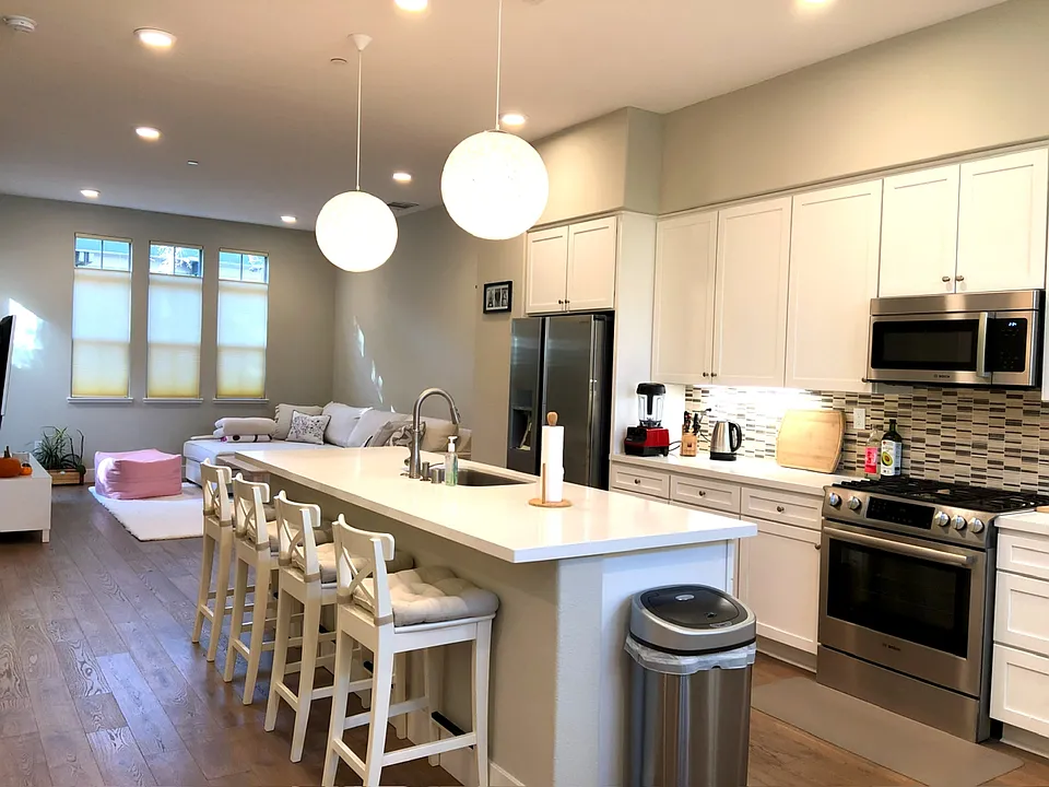 Kitchen & Island