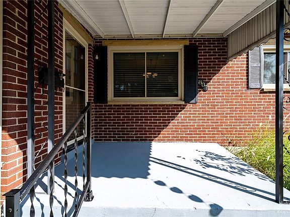 5th image of 807 Greenmount Blvd