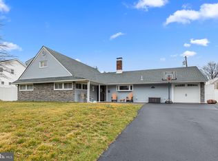 14 Rust Hill Rd, Levittown, PA 19056