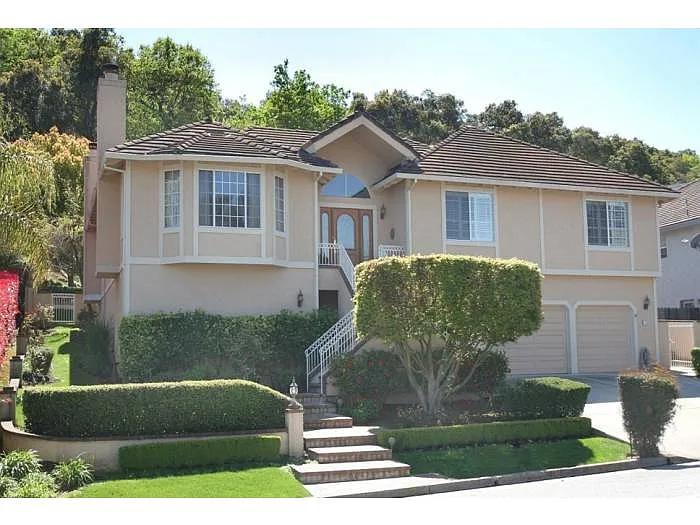 1700 Mantelli Dr photo 1