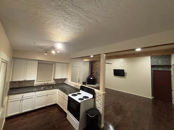 336 Meadowbrook Cir, Gardner, KS 66030