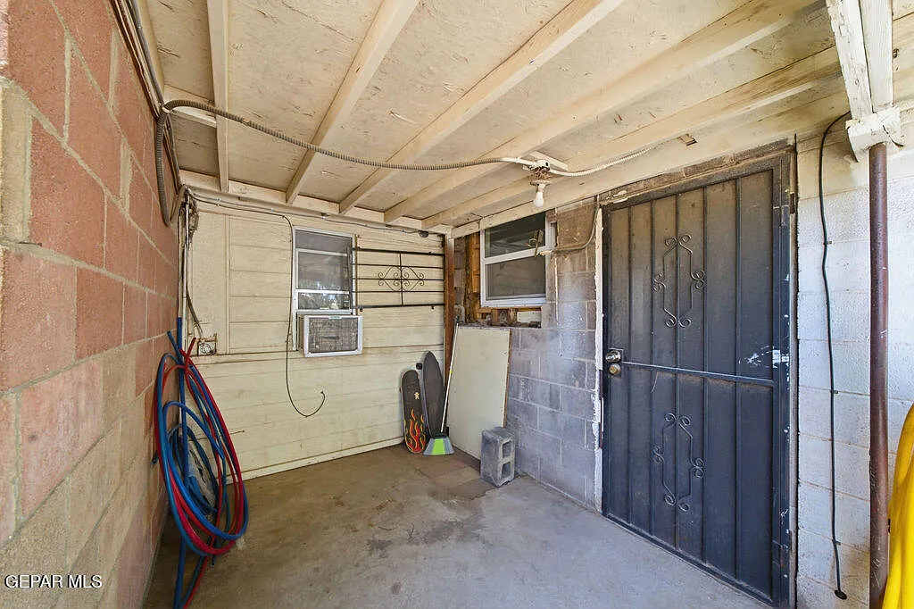 2 bed, 2.0 bath, 453 sqft, $700 — Photo 2