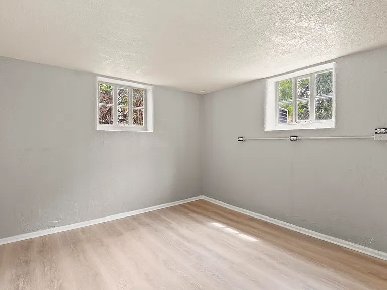 320 S Dale Ct #B — Photo 10