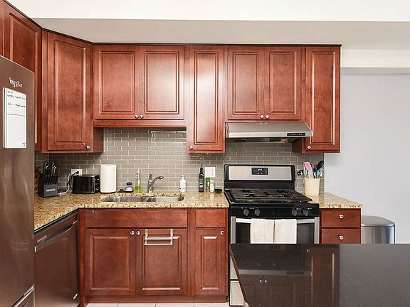 2nd image of 1220 W Belmont Ave APT 4