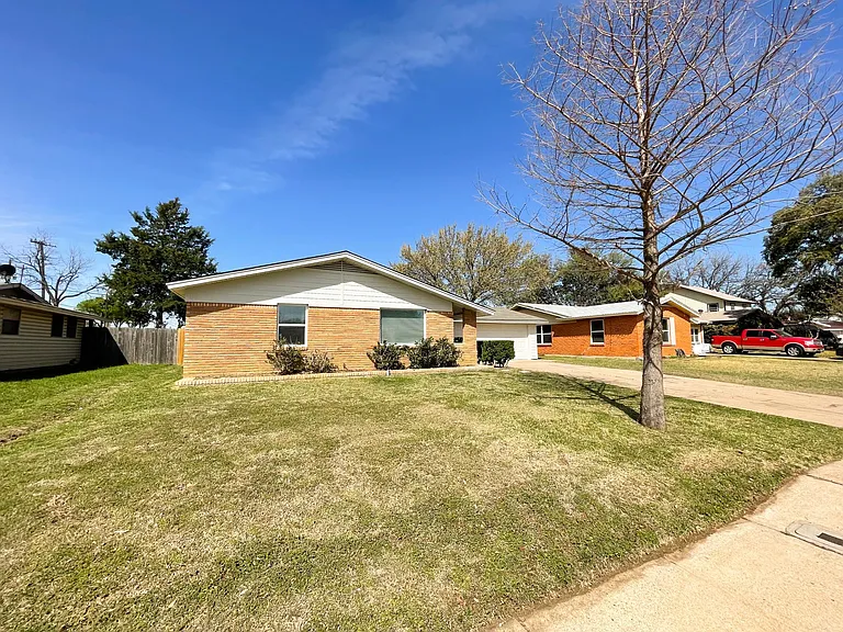 2805 Cornell Cir — Photo 12