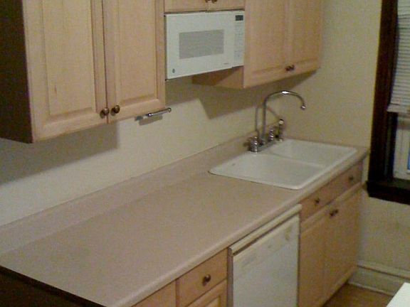 3rd image of 1339 W Wrightwood Ave APT 1F