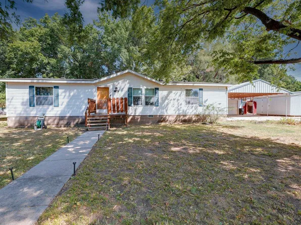1010 E 1st Ave, Winfield, KS 67156