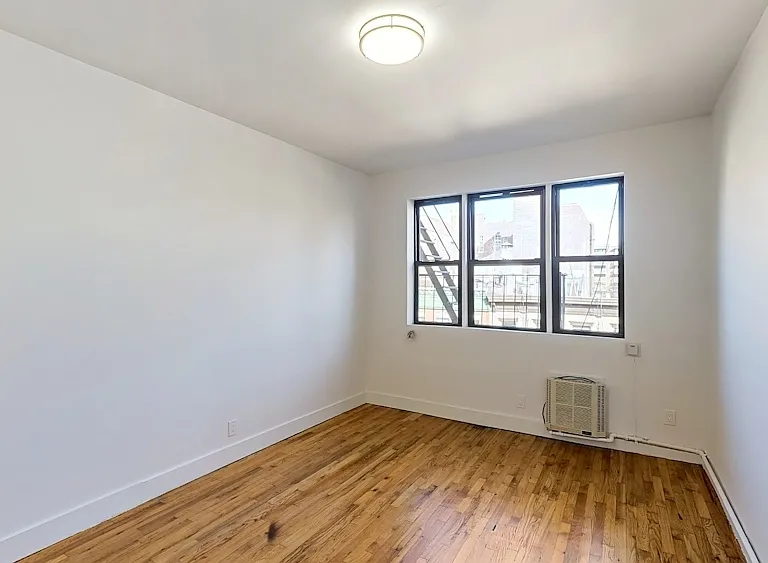 624 E 11th St #3D — Photo 1