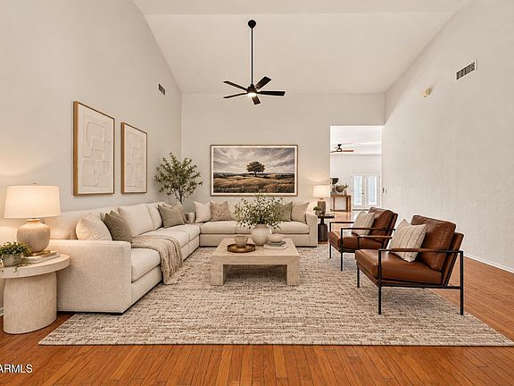 3rd image of 89 E ELGIN Street