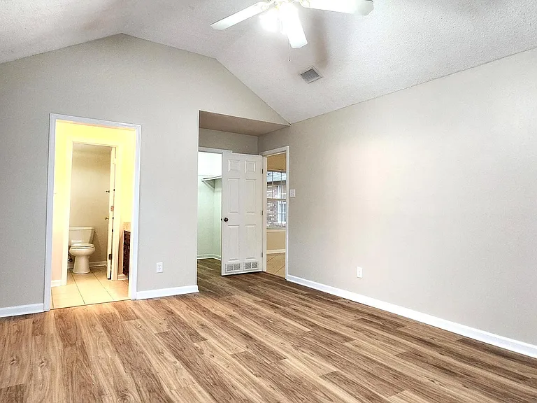 6808 Red Bud Ln — Photo 9