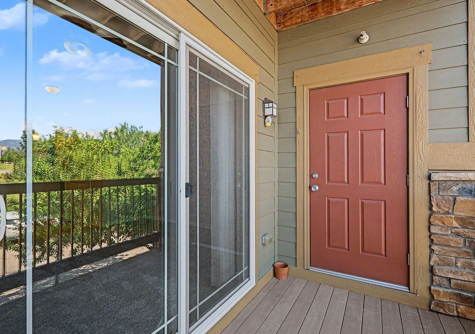 Beautifully Updated 2 Bed / 2 Bath Condo with Garage in Chatfield Bluffs — Photo 2