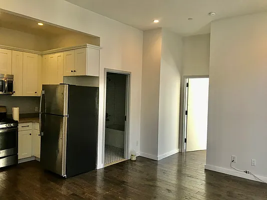 Rented by 50 Stanhope LLC | media 9