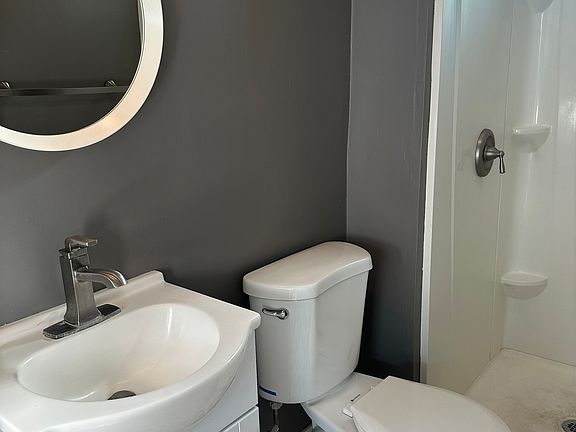 4th image of 4230 42nd St Unit 3